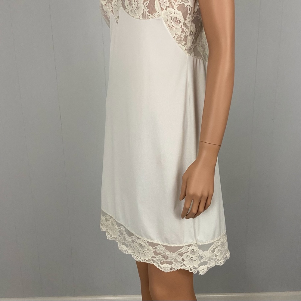 🚫SOLD🚫Vintage 60’s Vanity Fair Slip Full 34 Bust Cream Nylon Rose Lace Lacey - Picture 9 of 13